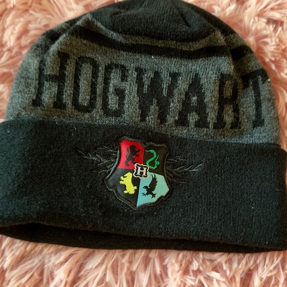 EUC Harry Potter Hogwarts Unisex Embroidered Beanie - Black and Gray One Size